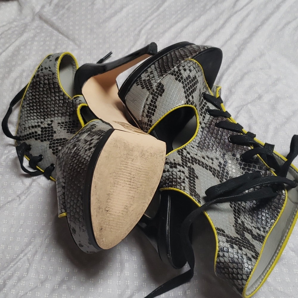 Shoe - Picture 3 of 4